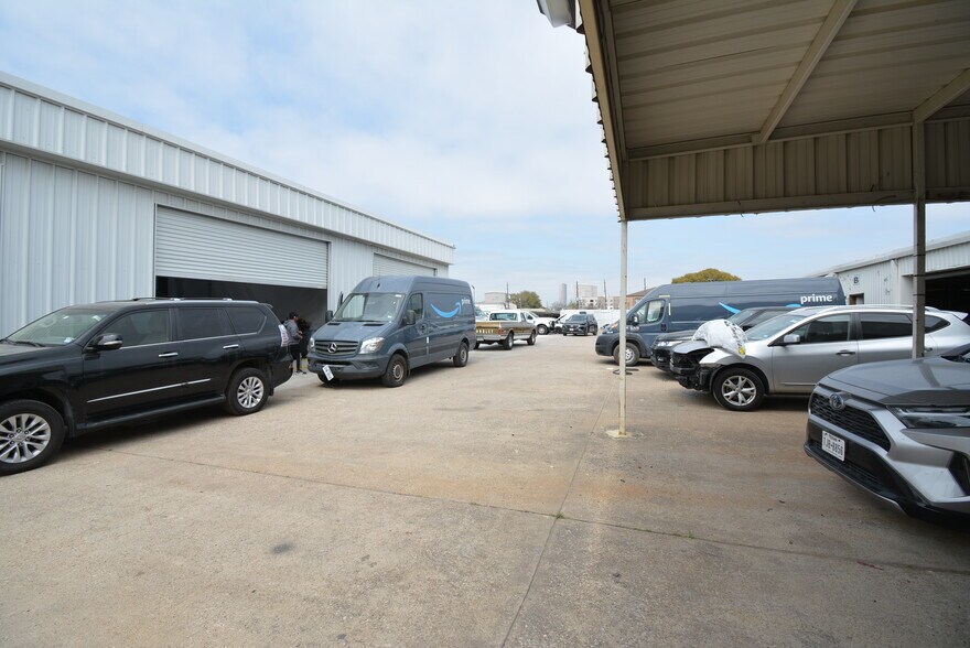 More Photos Of 5610-5613 Southwest Fwy, Houston Flex For Lease