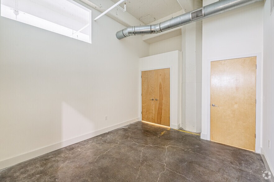 More Photos Of 120 Perry St, Petersburg Apartments For Lease