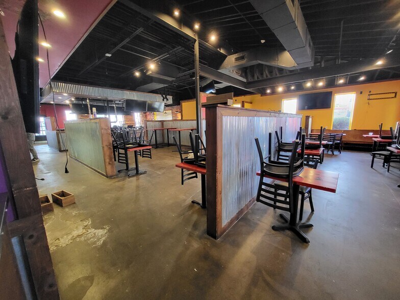 More Photos Of 3607 S Range Line Rd, Joplin Restaurant For Lease