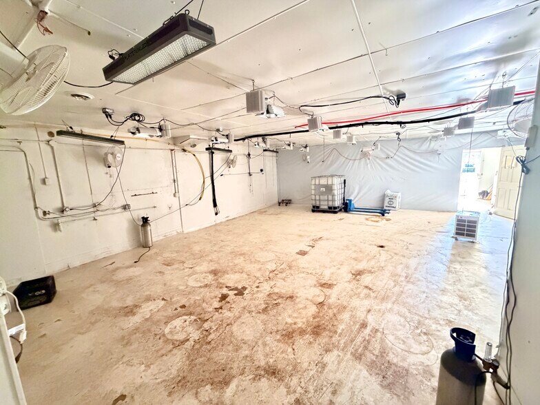 More Photos Of 35 Wells St, Croswell Freestanding For Sale