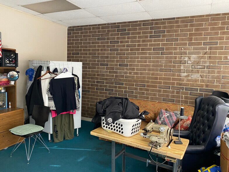 More Photos Of 1225 Montlieu Ave, High Point General Retail For Sale