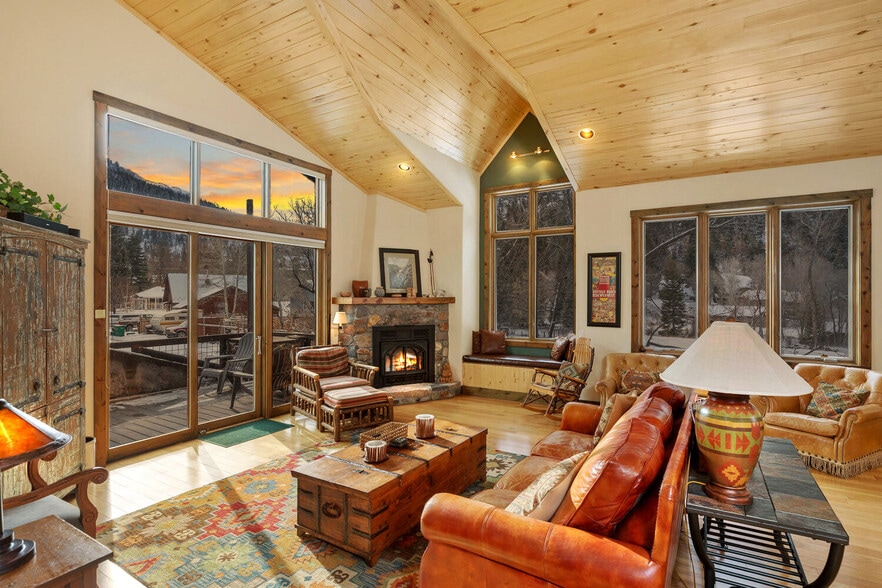 More Photos Of 115 / 117 / 119 7th Ave, Ouray Apartments For Sale