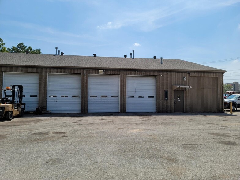Primary Photo Of 11415 Hickman Mills Dr, Kansas City Warehouse For Lease