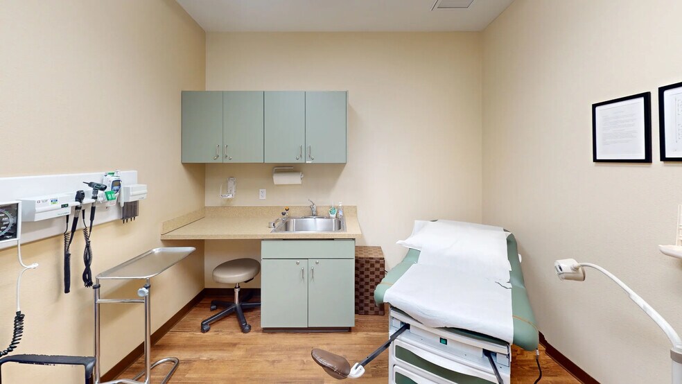 More Photos Of 540 W Plumb Ln, Reno Medical For Lease