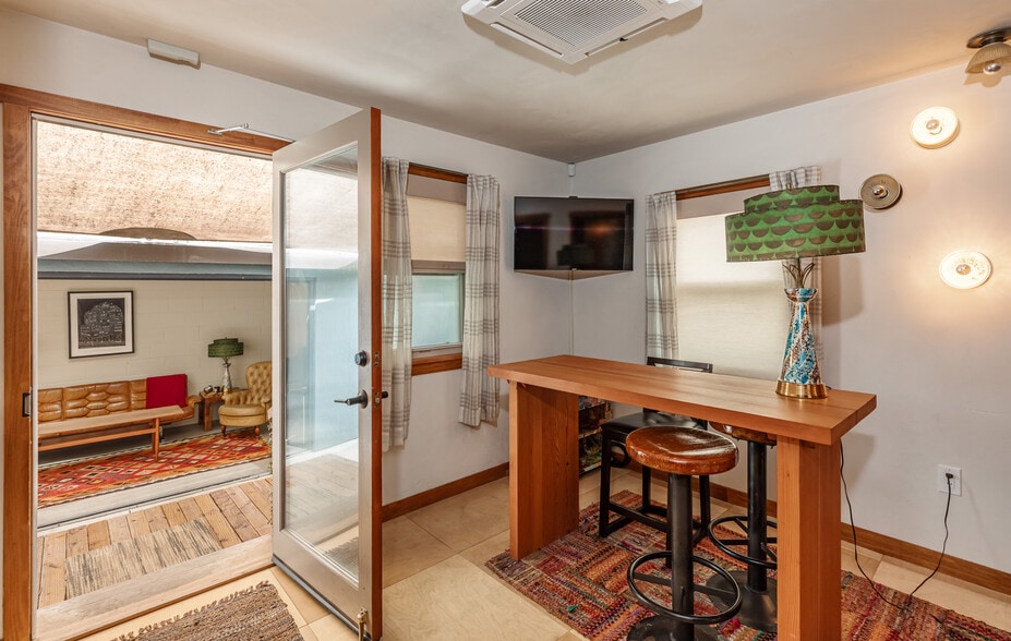 More Photos Of 1219 Abbot Kinney Blvd, Venice Storefront Retail Residential For Lease