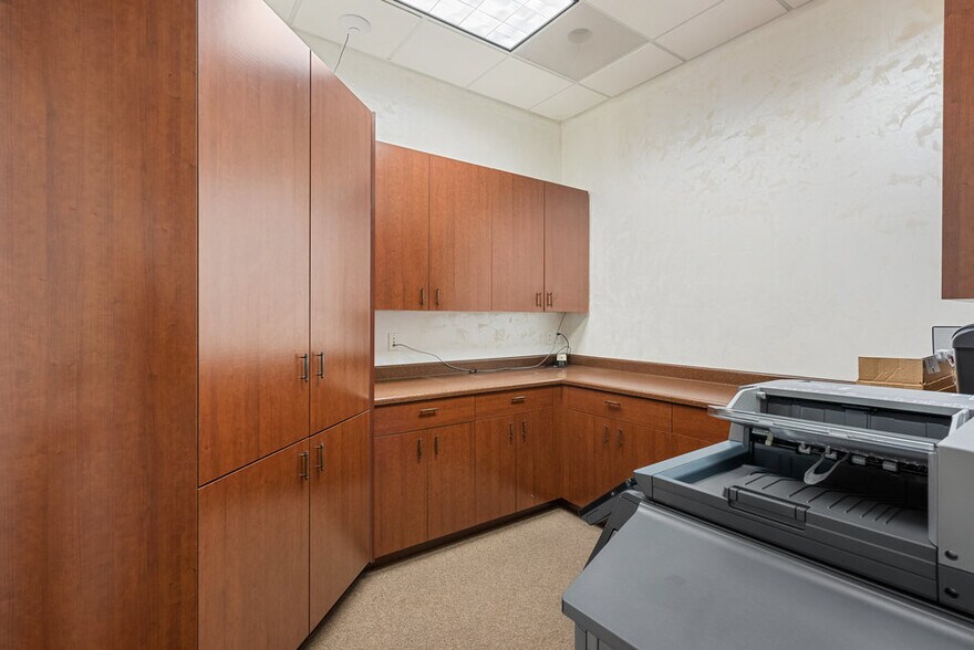 More Photos Of 829 San Benito St, Hollister Office For Sale