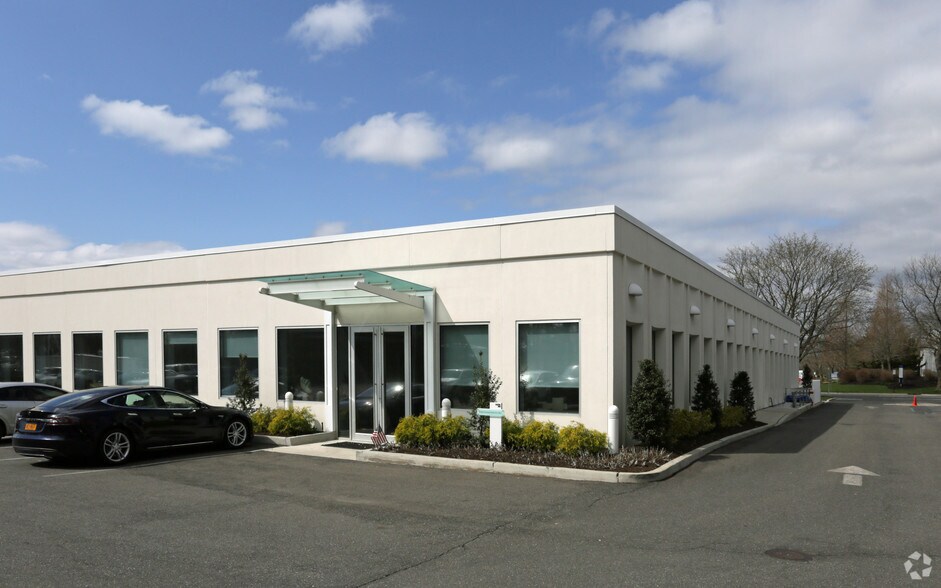 More Photos Of 80 Crossways Park Dr, Woodbury Office For Lease