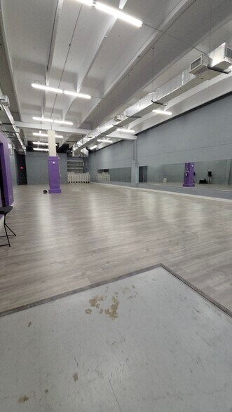 More Photos Of 4874 NW 167th St, Miami Lakes General Retail For Lease