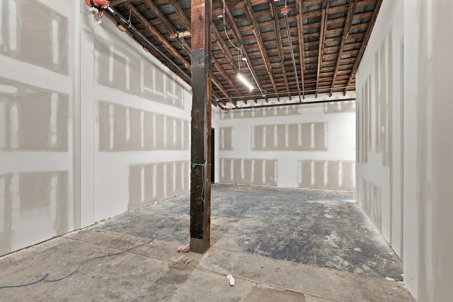 More Photos Of 722 Merritt Ave, Nashville General Retail For Lease