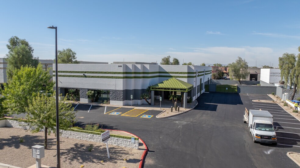 More Photos Of 240 N Sunway Dr, Gilbert Manufacturing For Lease