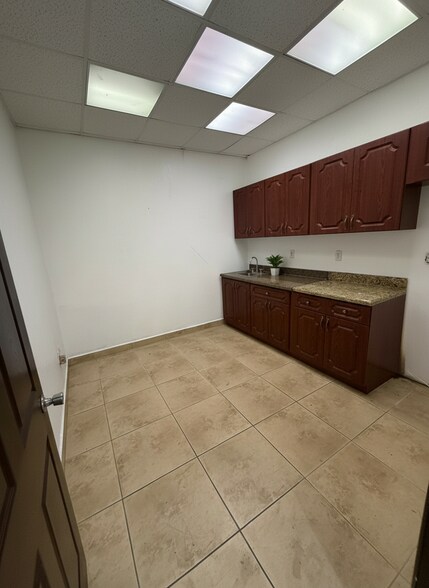 More Photos Of 3815 NW 125th St, Opa Locka Showroom For Lease