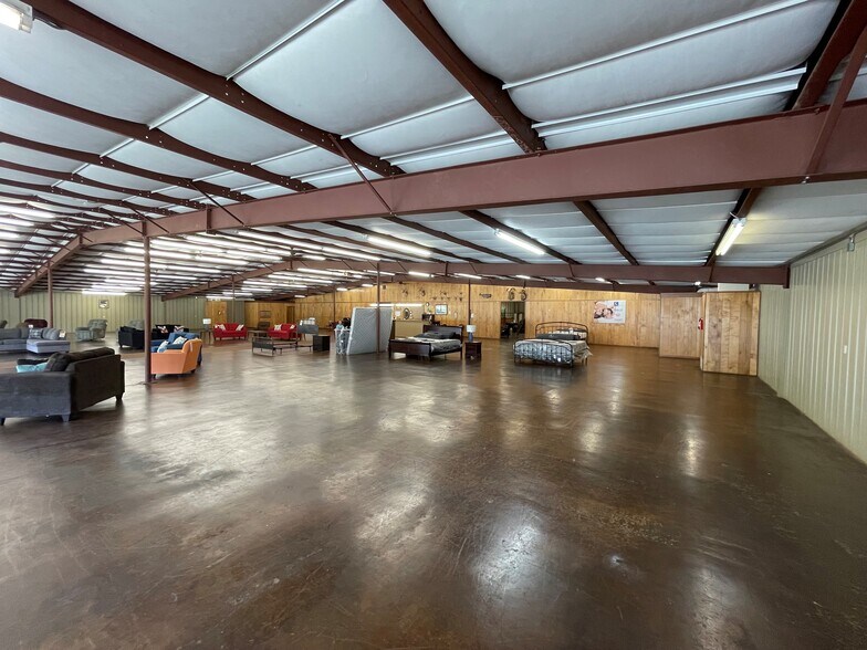 More Photos Of 3046 W Gentry Pky, Tyler Freestanding For Sale