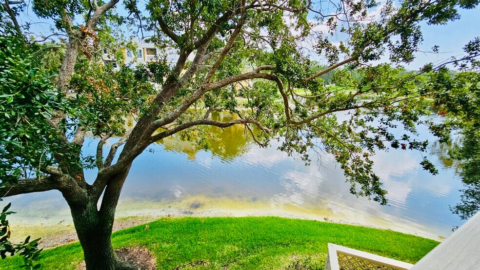 More Photos Of 115 112th Ave NE, Saint Petersburg Specialty For Sale