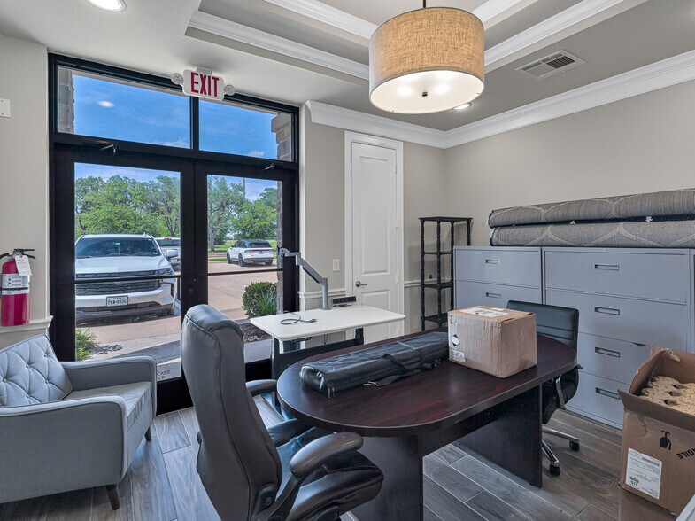 More Photos Of 633 E Fernhurst Dr, Katy Medical For Sale