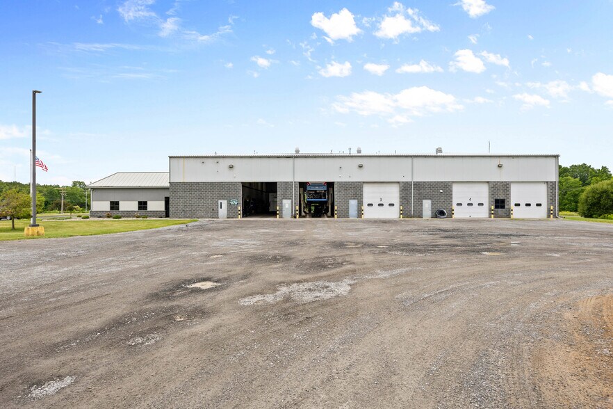 More Photos Of 2926 Lakeville Rd, Avon Warehouse For Lease