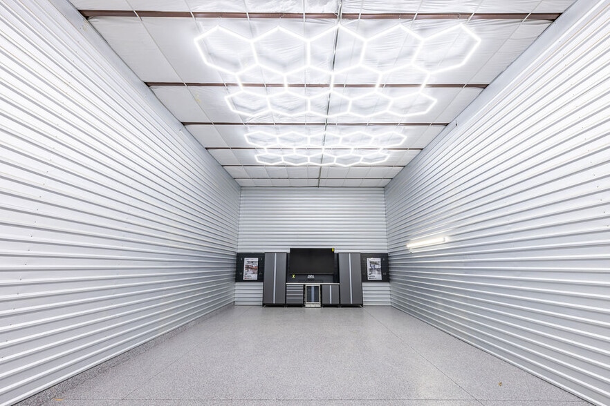 More Photos Of 6034 Lanier Islands Pky, Buford Self Storage For Sale