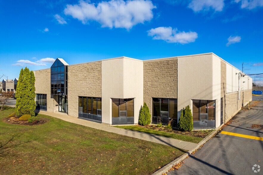 More Photos Of 351-381 Rue McCaffrey, Montréal Manufacturing For Lease