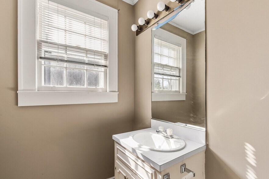 More Photos Of 302 N White St, Lancaster Office For Sale