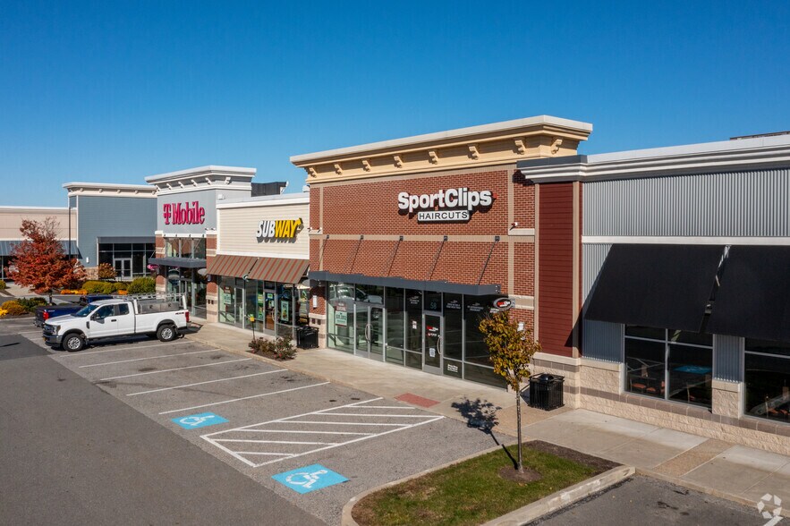 More Photos Of 1 Highland Cmn W, Hudson Unknown For Lease