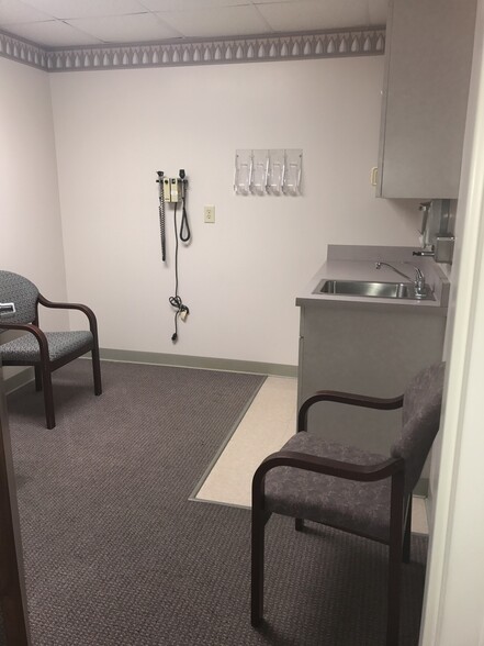 More Photos Of 5757 Glenway Ave, Cincinnati Medical For Sale