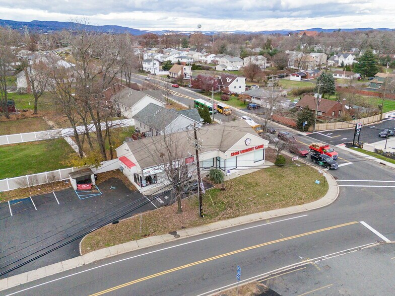 More Photos Of 2 Suffern Ln, Garnerville General Retail For Lease