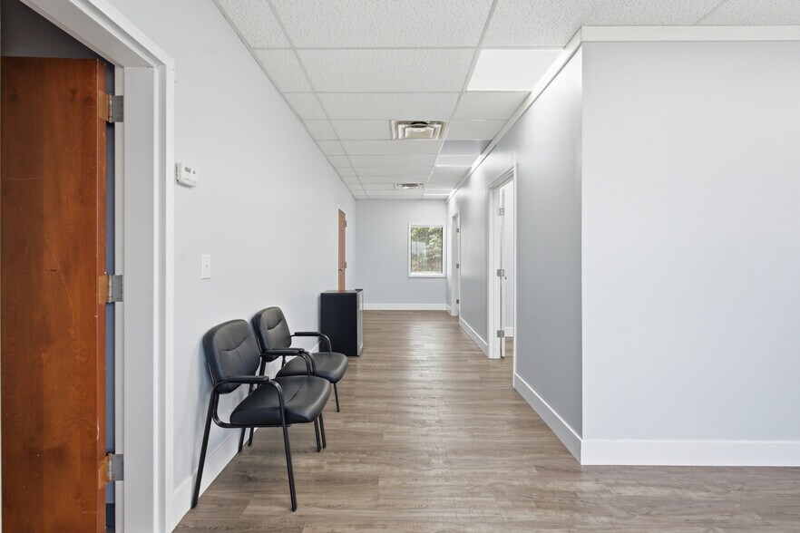 More Photos Of 401 SW Ward Rd, Lee's Summit Loft Creative Space For Lease