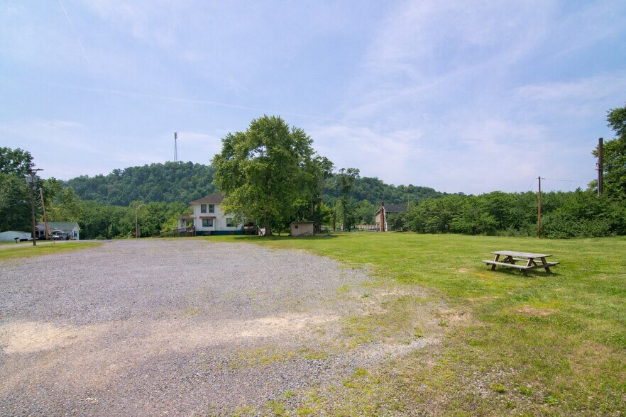 More Photos Of 101 Davis st, Alderson Freestanding For Sale