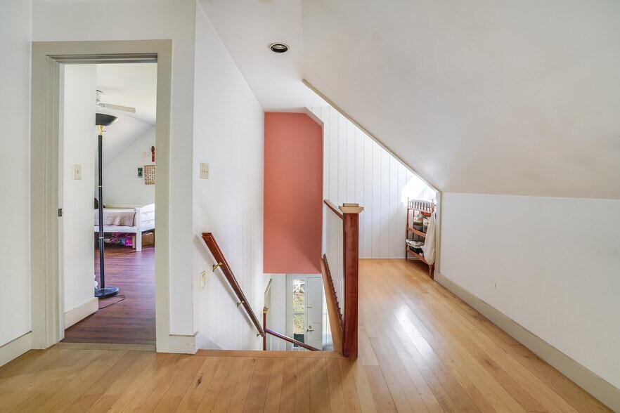 More Photos Of 3 Elm Hill Rd, Peterborough Freestanding For Sale