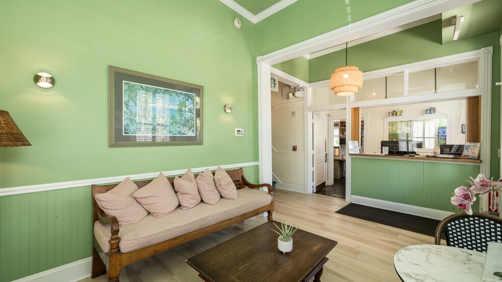 More Photos Of 525 United St, Key West Hotel For Sale