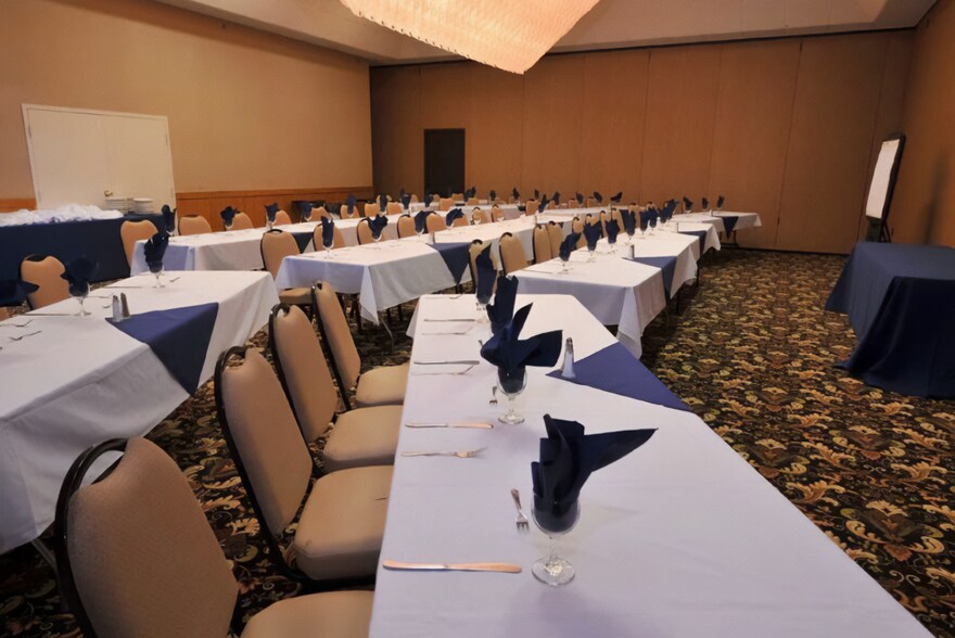 More Photos Of 780 Lindsay Blvd, Idaho Falls Hotel For Sale