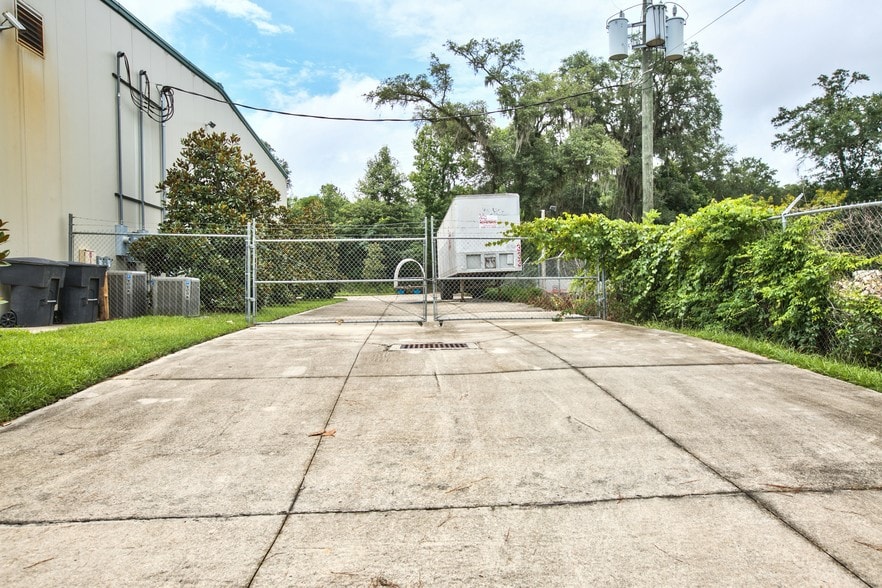 More Photos Of 3630 Peddie Dr, Tallahassee Warehouse For Lease