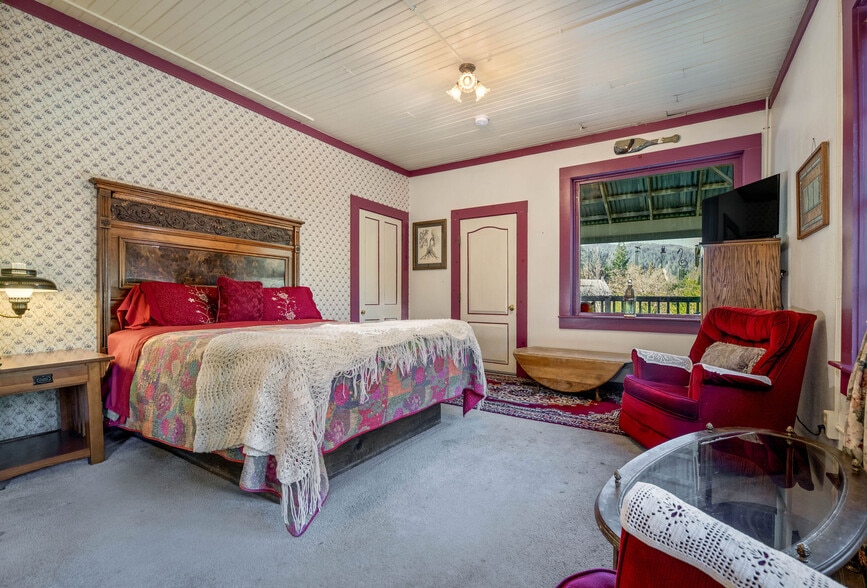 More Photos Of 15432 Washington Rd, Washington Storefront Retail Residential For Sale