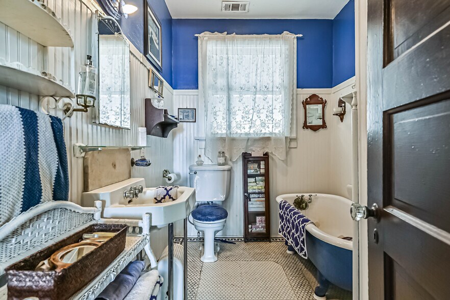 More Photos Of 2911 Broadway St, Galveston Office For Sale