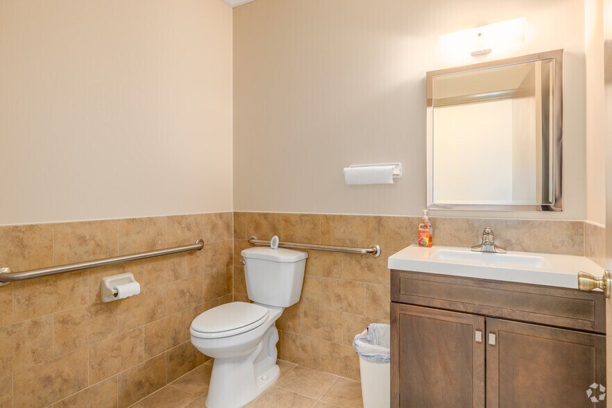 More Photos Of 1025-1045 Blanding Blvd, Orange Park Unknown For Lease
