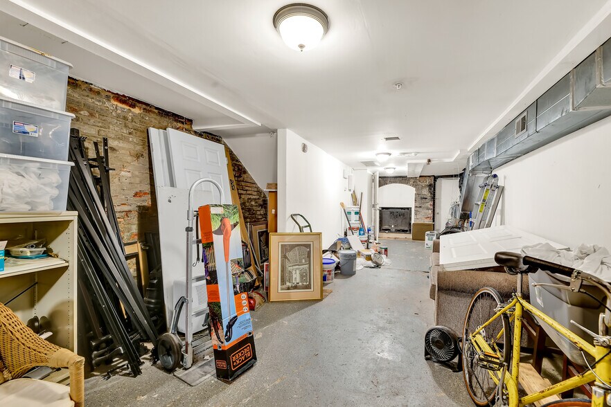 More Photos Of 407 N Charles St, Baltimore Apartments For Lease