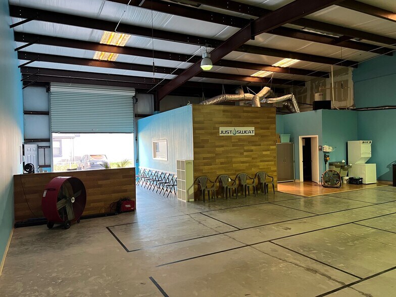 More Photos Of 2552-2558 Merchant Ave, Odessa Warehouse For Lease