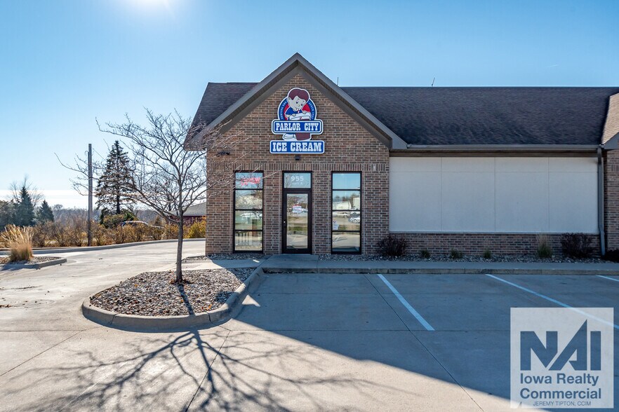 More Photos Of 955 29th Ave, Marion General Retail For Lease