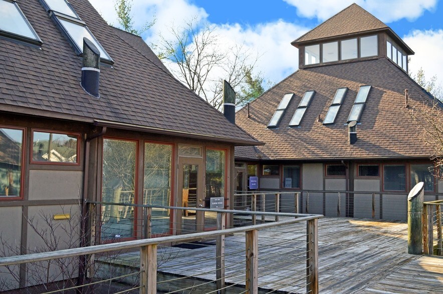 More Photos Of 150 N Miller Rd, Akron Loft Creative Space For Lease