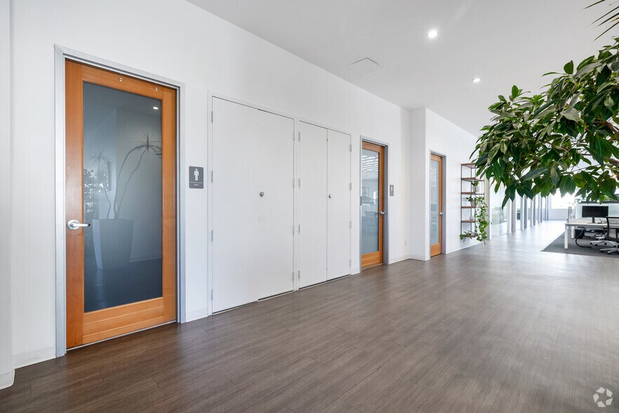 More Photos Of 3733 Motor Ave, Los Angeles Office For Lease