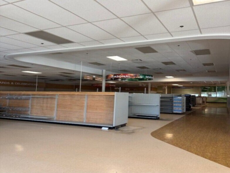 More Photos Of 63033 Van Dyke Rd, Washington Freestanding For Lease