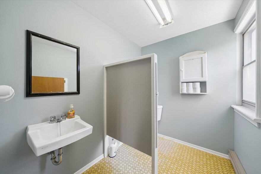 More Photos Of 21 Ann St, Brock Office For Sale