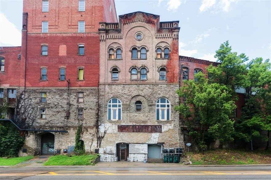 More Photos Of 603 W McMicken Ave, Cincinnati Light Manufacturing For Lease