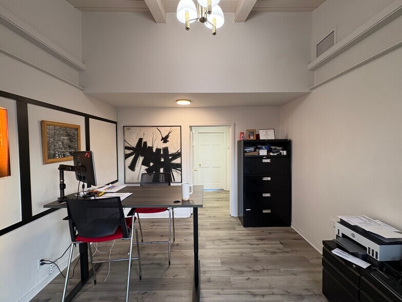 More Photos Of 2711-2729 W Coast Hwy, Newport Beach Office For Lease