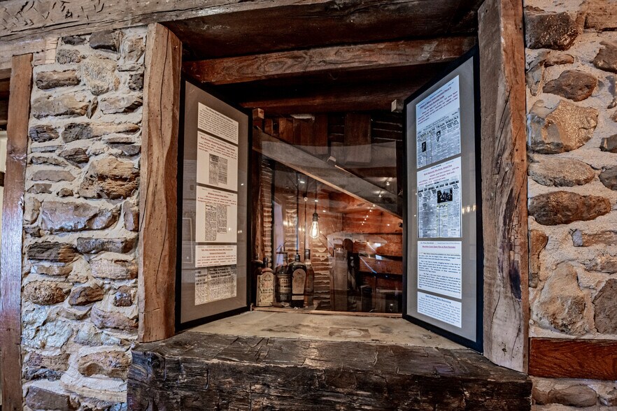 More Photos Of 310 Lake St, Wilson Hotel For Sale