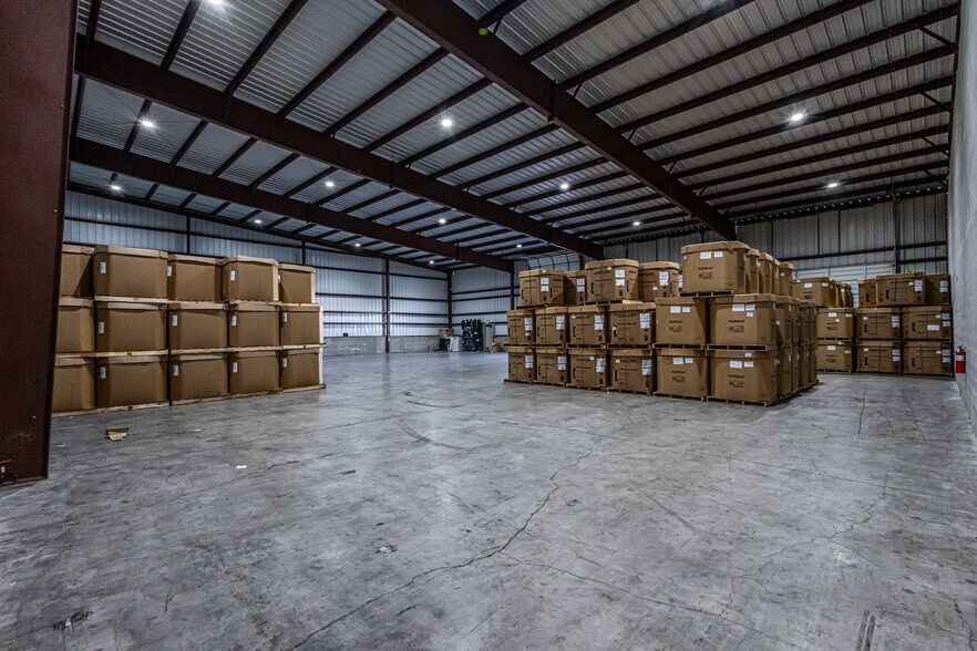 More Photos Of 13806 N Unitec Dr, Laredo Warehouse For Lease