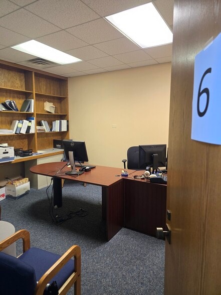 More Photos Of 3920 Whitebrook Dr, Memphis Bank For Sale