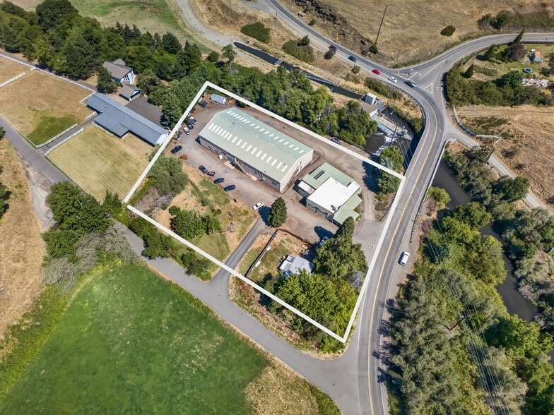 More Photos Of 1287 Oak St, Ashland Warehouse For Sale