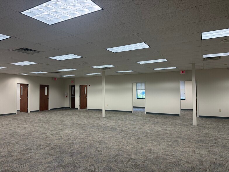 More Photos Of 47 Airpark Ct, Greenville Office For Lease