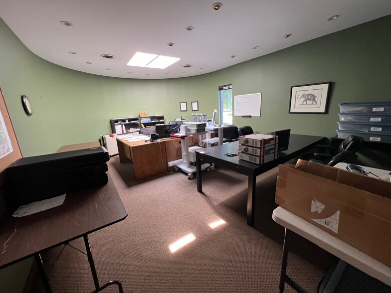 More Photos Of 4970-4980 Lincoln Dr, Minneapolis Medical For Sale