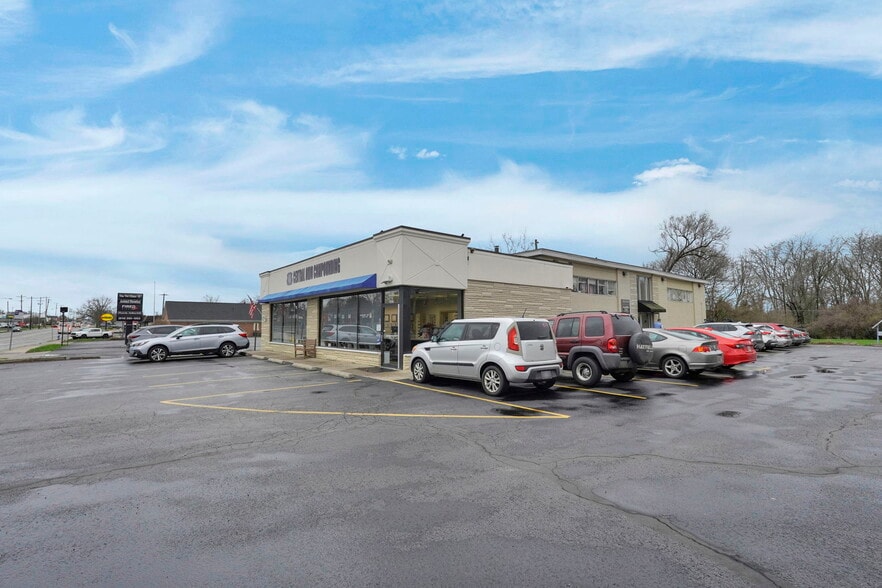 More Photos Of 5625 N High St, Worthington Storefront Retail Office For Lease